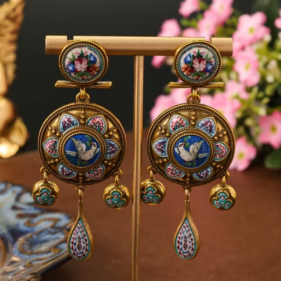 NEW Elegant Gold and Blue Enamel Earrings - Picture 4 of 6